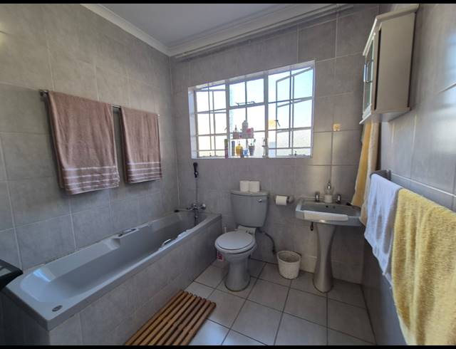 3 BEDROOM TOWNHOUSE FOR SALE IN VANDERBIJLPARK SE 3